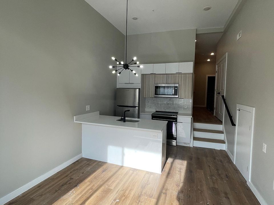1st image of 2903 W Girard Ave #1