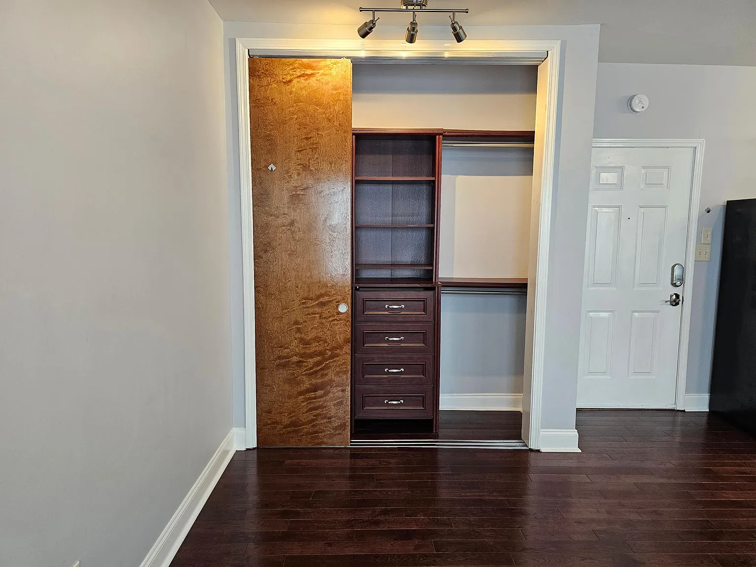 Studio, $1,500 — Photo 2