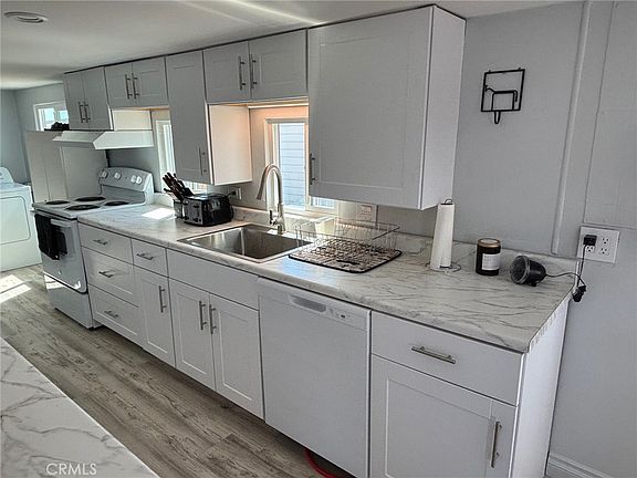 4th image of 9550 Avenue F