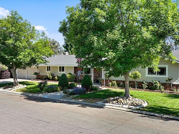 2nd image of 3121 Williamsburg Way