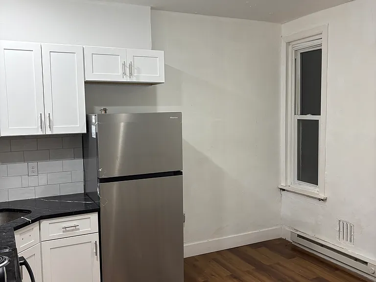 3416 N Front St #2 — Photo 2