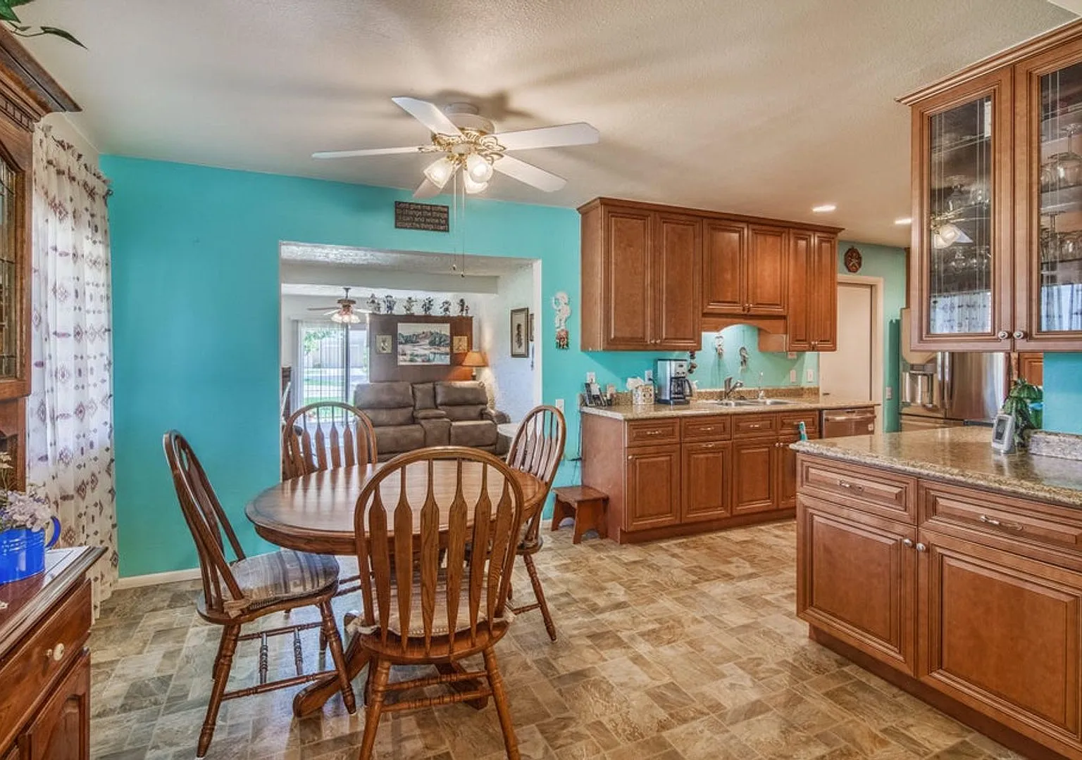 Welcome to this charming 2-bedroom, 2-bathroom home located in the vibrant 45+ Active Adult Resor... — Photo 4