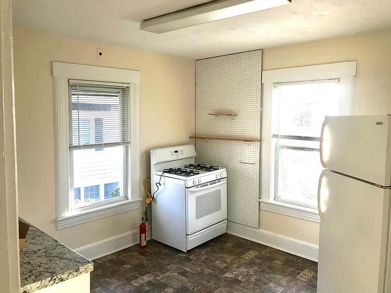 40 Southard Ave — Photo 5