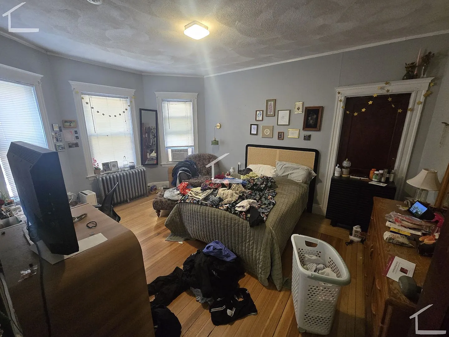 Large 3 bed in Allston — Photo 2
