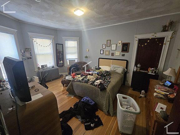 2nd image of 214 Kelton St