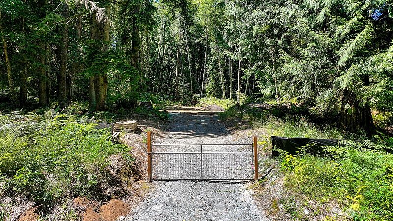 2nd image of 471 Summerland Rd