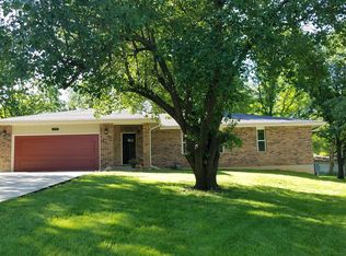 8007 Birchwood Dr, Pleasant Valley, MO 64068