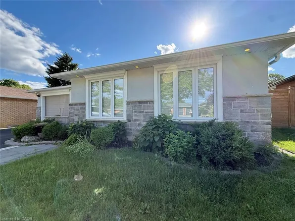3135 Palmer Dr, Burlington, ON L7M 1L3