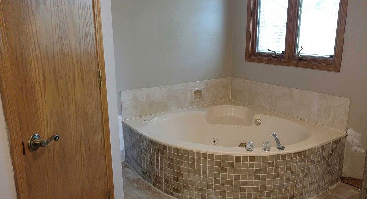 Brand corner jetted tub May 