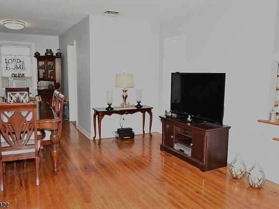 4th image of 35 Elmwood Ter #35