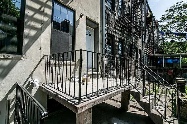 Rented by Nooklyn NYC LLC | media 31