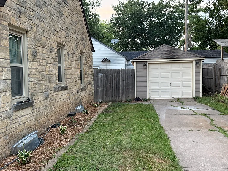 5000 Randolph St — Photo 20
