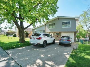 588 W Fingerboard Rd, Staten Island, NY 10305