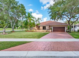 1074 Deerwood Ln, Weston, FL 33326