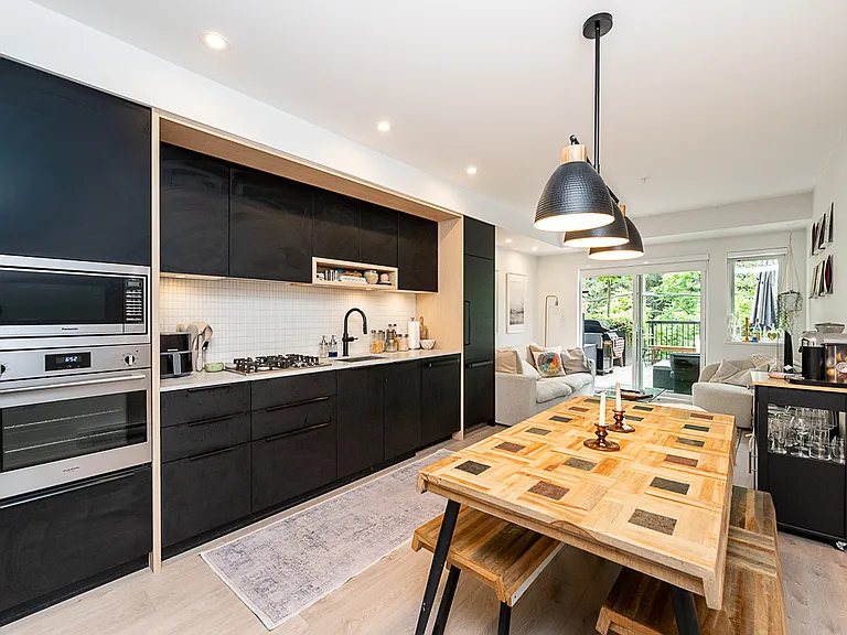 2520 Guelph St #215 — Photo 8