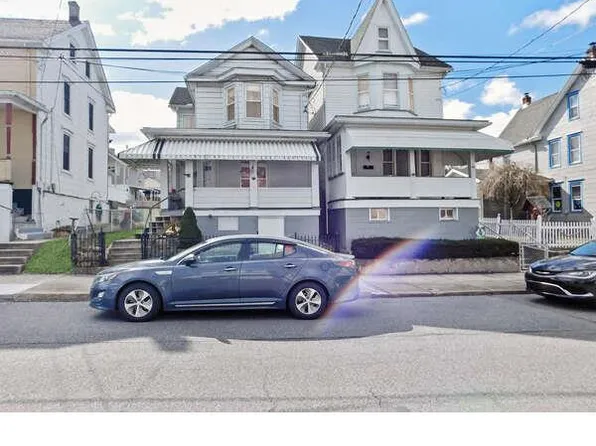 16 W High St, Coaldale, PA 18218