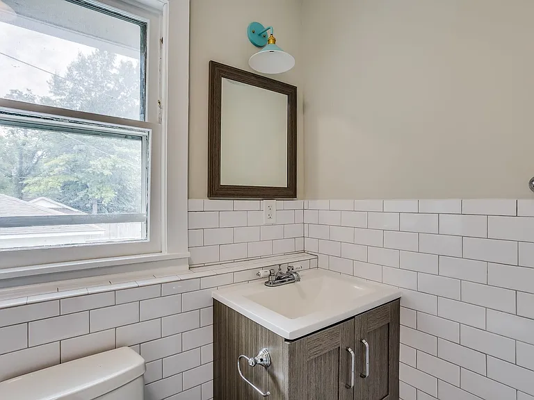 338 N Quentin St — Photo 28