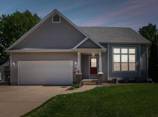 640 Grandview Dr, Sun Prairie, WI 53590