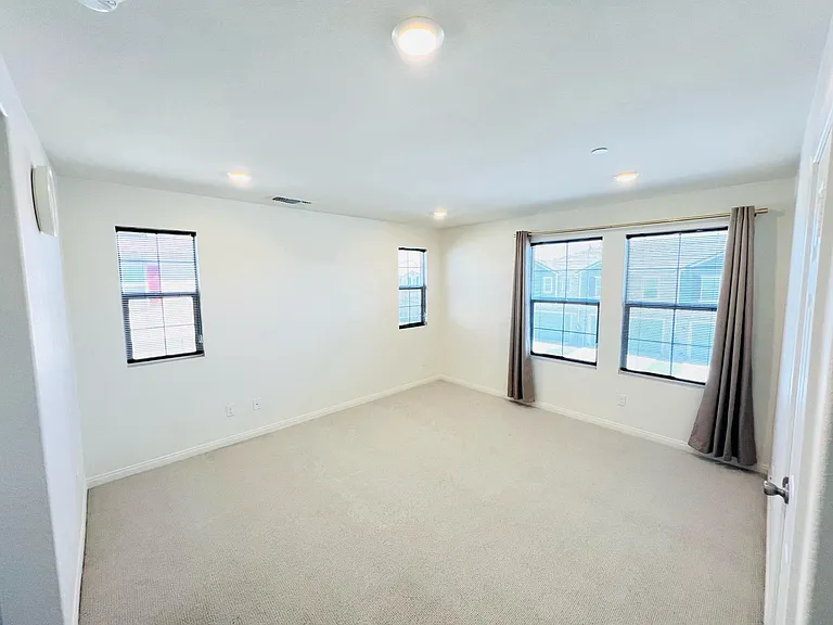 3993 E Carmel Privado — Photo 16