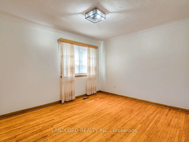 85 Greenlaw Ave — Photo 11