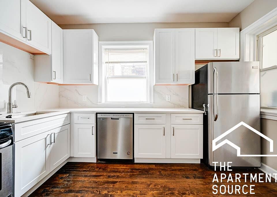 1st image of 1042 N Kedzie Ave