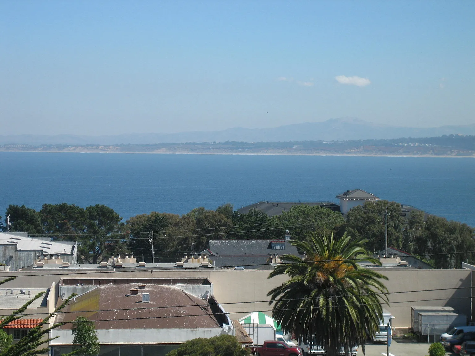 2 bed, 750 sqft, $2,400 — Photo 2