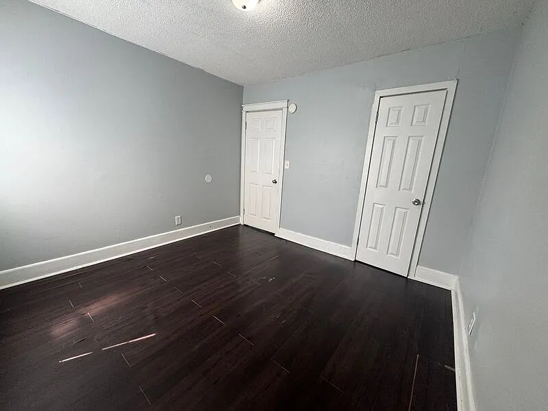 3 bed, 1.0 bath, 1216 sqft, $1,095 — Photo 4