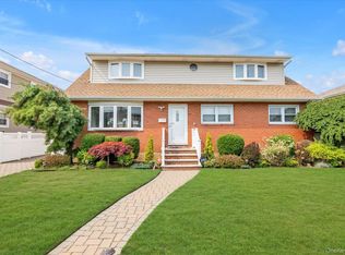 882 3rd Ave, Franklin Square, NY 11010