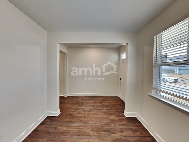 2128 Williamshire Ln — Photo 9