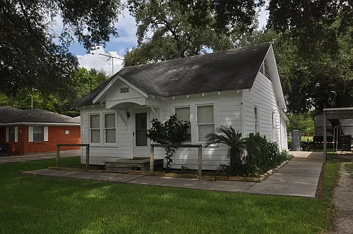 211 E Burress St Photo 1
