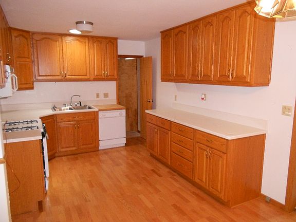 3rd image of 3100 Canterbury Dr