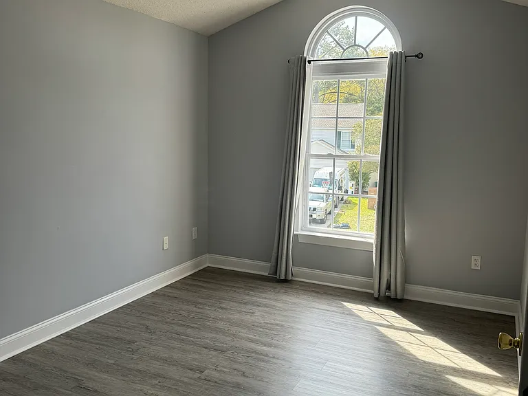 207 Chesapeake Ln — Photo 12