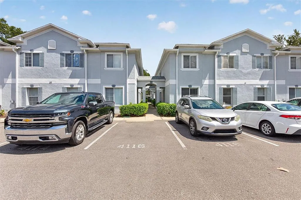 3 bed, 2.5 bath, 1364 sqft, $1,750 — Photo 1