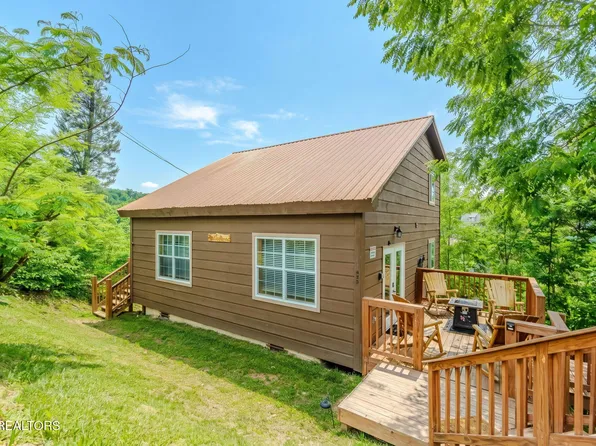 625 Pinecrest Dr, Gatlinburg, TN 37738