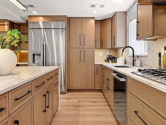 2nd image of 500 Franklin St