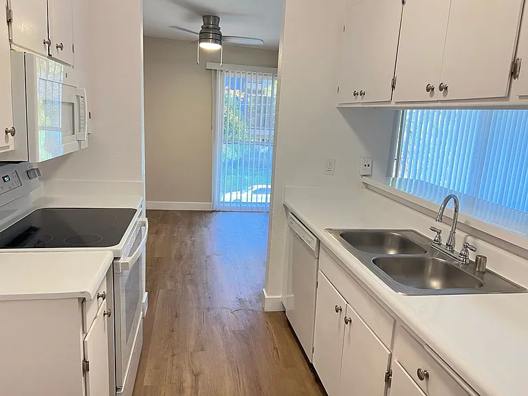 9600 Reseda Blvd — Photo 9