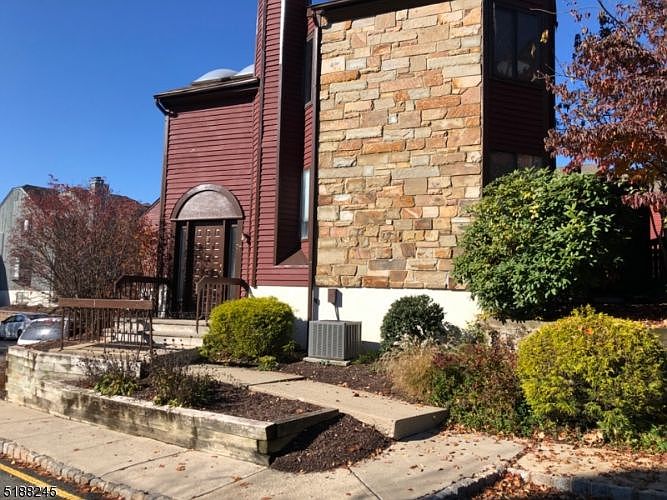 1st image of 37 Kensington Ct