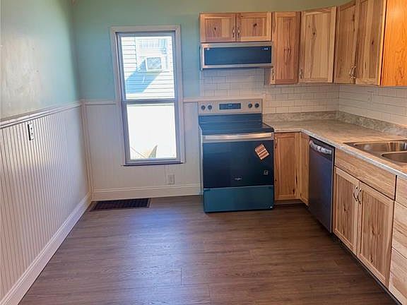 5th image of 1628 Singleton Ave