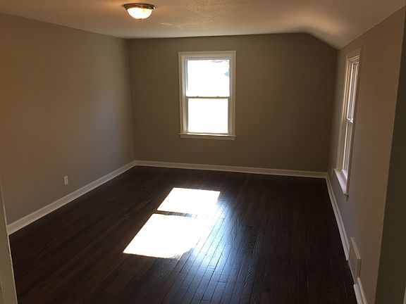 4th image of 8115 Ward Parkway Pl