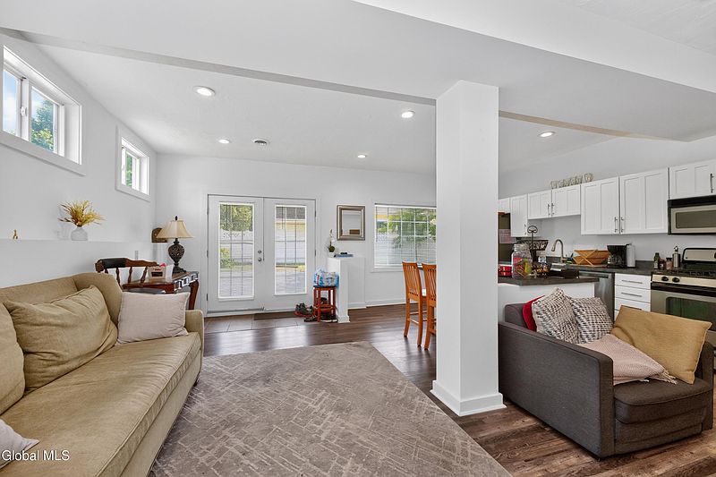 5th image of 303 Jefferson Street