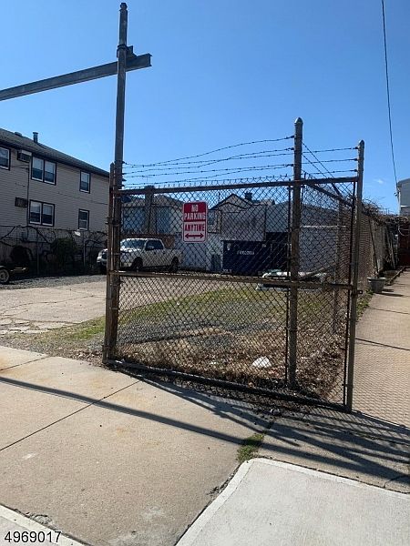 2nd image of 244-246 Marshall St