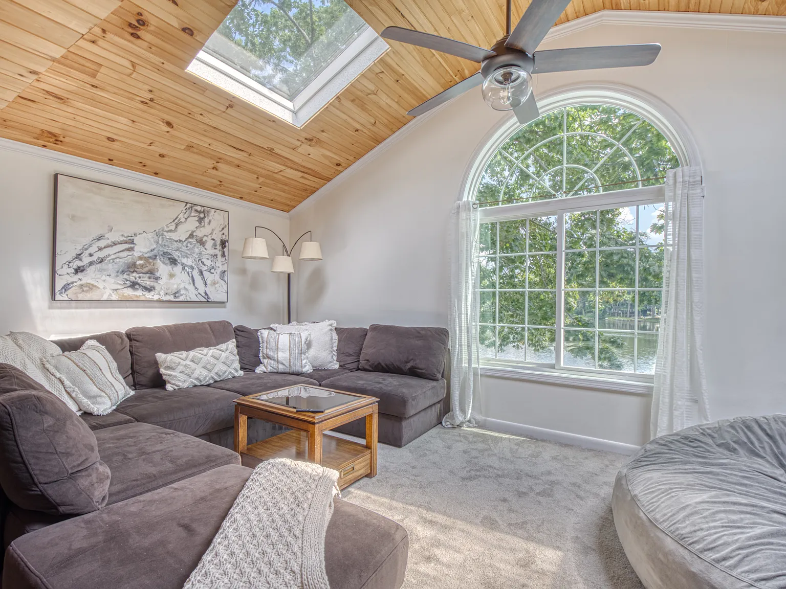 149 Lakeview Dr — Photo 3