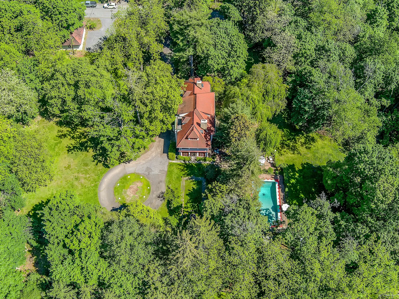 7 bed, 4.5 bath, 5409 sqft, $15,000 — Photo 4