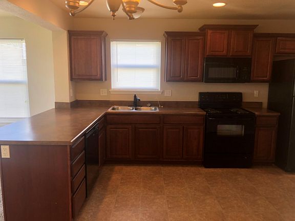 Another View of the Full sized Kitchen with fully functionin