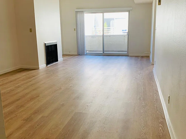 2905 Montrose Ave #516 — Photo 4