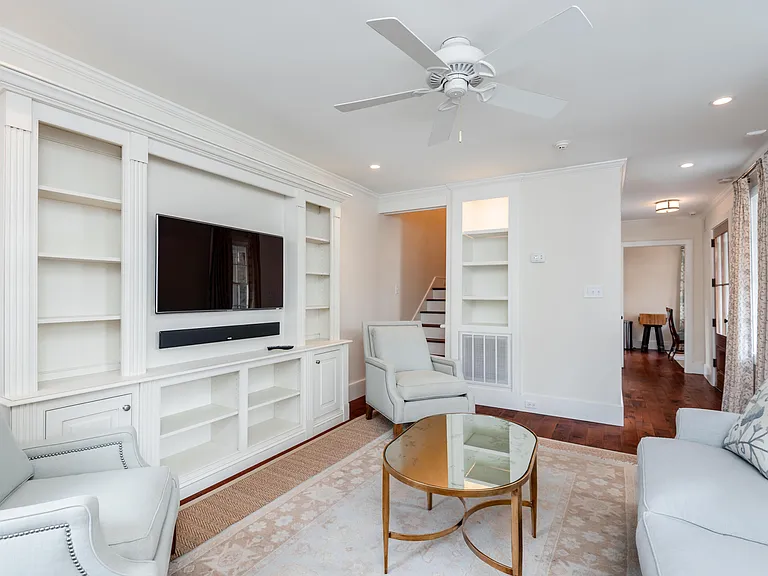 108 Smith St #M — Photo 6