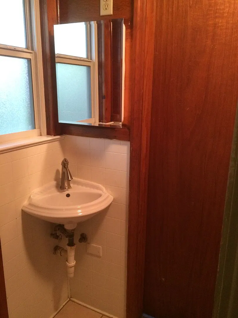 Beautiful 3 Bedroom House Near Campus! — Photo 3