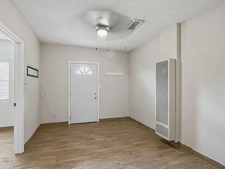 2624 Lake Victoria Dr #B — Photo 5
