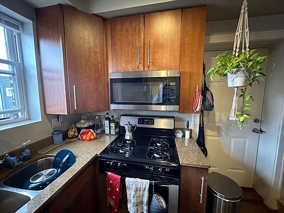 4th image of 4228 N Whipple St APT 2N