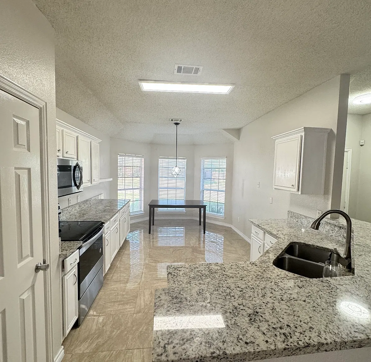 3 bed, 1743 sqft, $2,300 — Photo 3